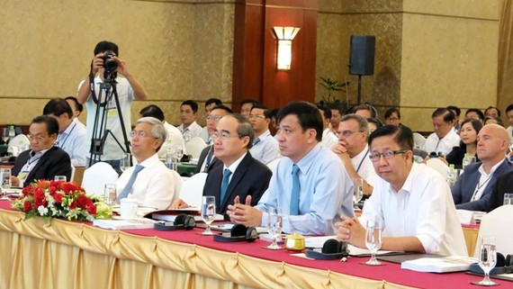 Xây dựng TPHCM xanh, thân thiện môi trường giai đoạn 2020-2025 Lãnh đạo TPHCM tham dự hội thảo. Ảnh: HCM CityWeb