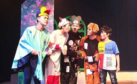 Khát khao sân khấu thiếu nhi Vở kịch thiếu nhi Vương quốc những người xấu xí của Sân khấu kịch 5B