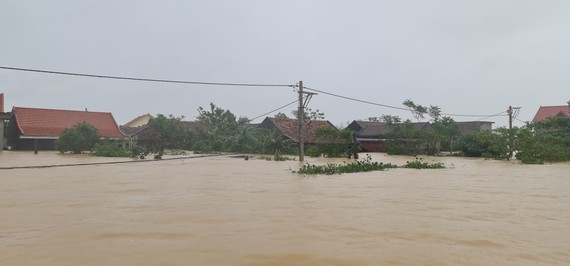 Quảng Bình huy động tổng lực để tiếp tế cứu dân Lũ năm nay ở Quảng Bình đặc biệt lớn nên phải huy động tổng lực để tiếp tế cứu dân