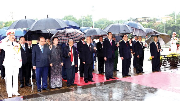 Lãnh đạo Đảng, Nhà nước tưởng niệm các anh hùng liệt sĩ ảnh 1
