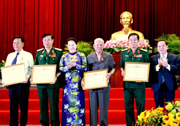 Chủ tịch Quốc hội dự lễ kỷ niệm 44 năm Ngày Giải phóng miền Nam tại TP Cần Thơ ảnh 1