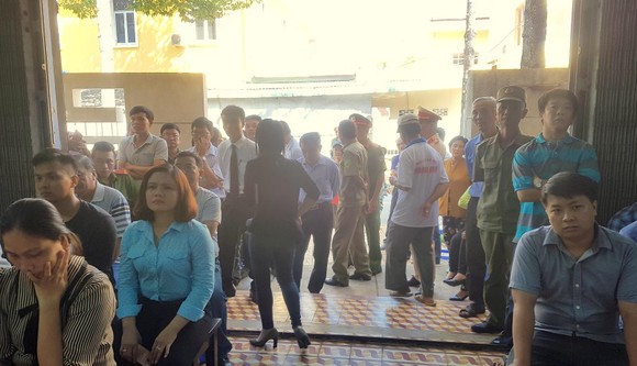 Dời thời gian tuyên án vụ cán bộ QLLT tỉnh Sóc Trăng ảnh 2