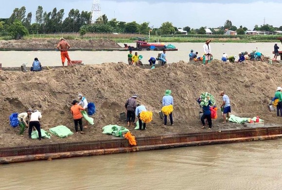 An Giang tiếp tục ban bố tình huống khẩn cấp sạt lở tại Tỉnh lộ 946 ảnh 1