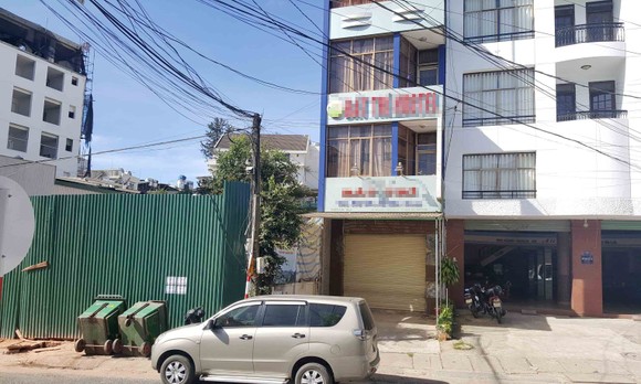 Công trình xây dựng không an toàn, gây sụt lún nguy hiểm các nhà kế cận ảnh 5