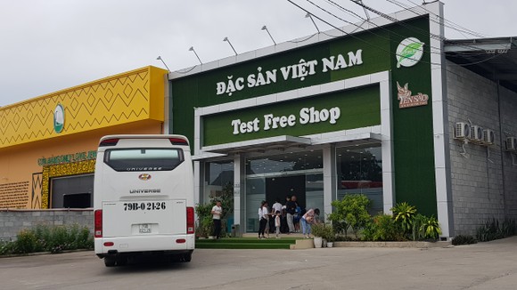 Các showroom đón khách Trung Quốc tại Nha Trang 'thách đố' chính quyền ảnh 4