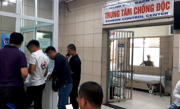 Hơn 100 người khám sức khỏe, xét nghiệm thủy ngân ảnh 1