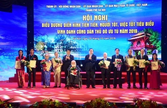 Vinh danh 10 công dân Thủ đô ưu tú năm 2019 ảnh 1