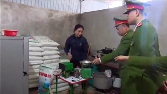 Phát hiện và bắt giữ 1,45 tấn bột ngọt giả ở Hà Tĩnh ảnh 1