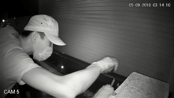 Treo thưởng 50 triệu đồng cho người cung cấp thông tin về đối tượng trộm tiệm vàng ảnh 5