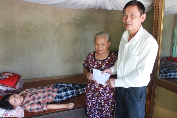 Báo Sài Gòn Giải Phóng trao 41,8 triệu đồng cho gia đình khó khăn ở Hà Tĩnh ảnh 1