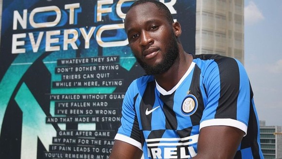 Huyền thoại Man.United ủng hộ quyết định bán Lukaku ảnh 1