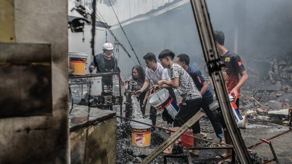 Cháy lớn thiêu rụi chợ Quang ở Thanh Trì, Hà Nội ảnh 5