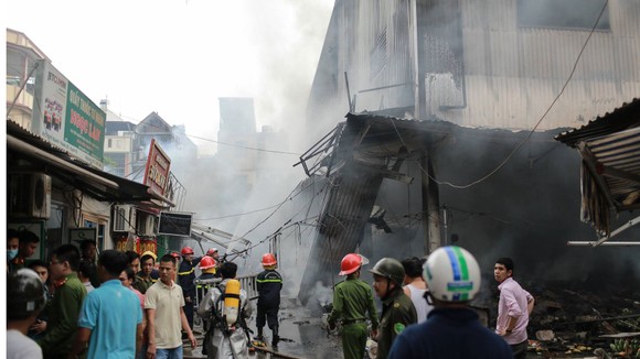 Cháy lớn thiêu rụi chợ Quang ở Thanh Trì, Hà Nội ảnh 4