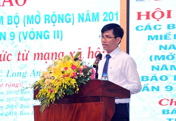 Báo chí trước thách thức từ mạng xã hội: Cần thông tin chính thống và độ tin cậy cao ảnh 1