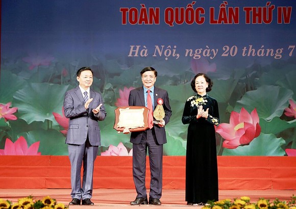 Tổng Bí thư, Chủ tịch nước Nguyễn Phú Trọng gặp mặt cán bộ công đoàn tiêu biểu ảnh 1