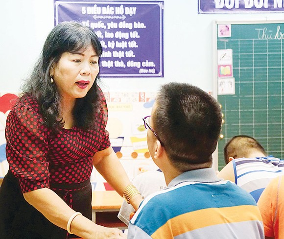 Cống hiến cho sự nghiệp trồng người ảnh 2