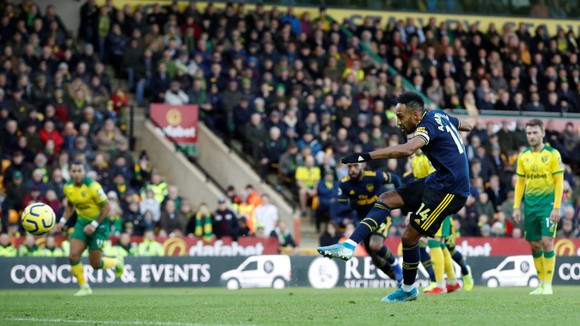 Norwich City - Arsenal 2-2: Aubameyang cứu nguy Pháo thủ ảnh 4