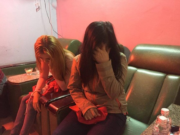 Kiểm tra cơ sở massage vùng ven phát hiện 2 nữ nhân viên kích dục cho khách ảnh 4