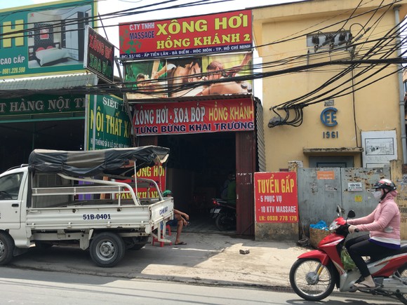 Kiểm tra cơ sở massage vùng ven phát hiện 2 nữ nhân viên kích dục cho khách ảnh 1