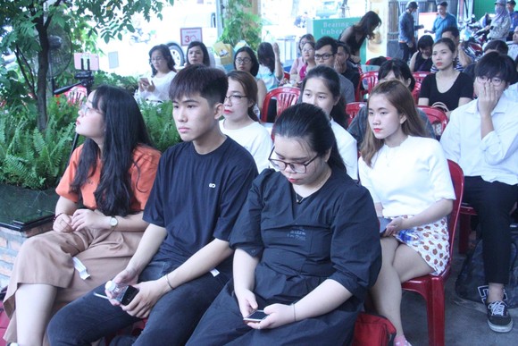 Người trẻ hãy “ngưng thở dài, vươn vai mà sống” ảnh 2