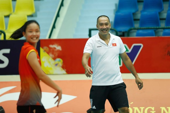 Đội tuyển nữ Việt Nam thoải mái tinh thần trước VTV Cup 2019 ảnh 1