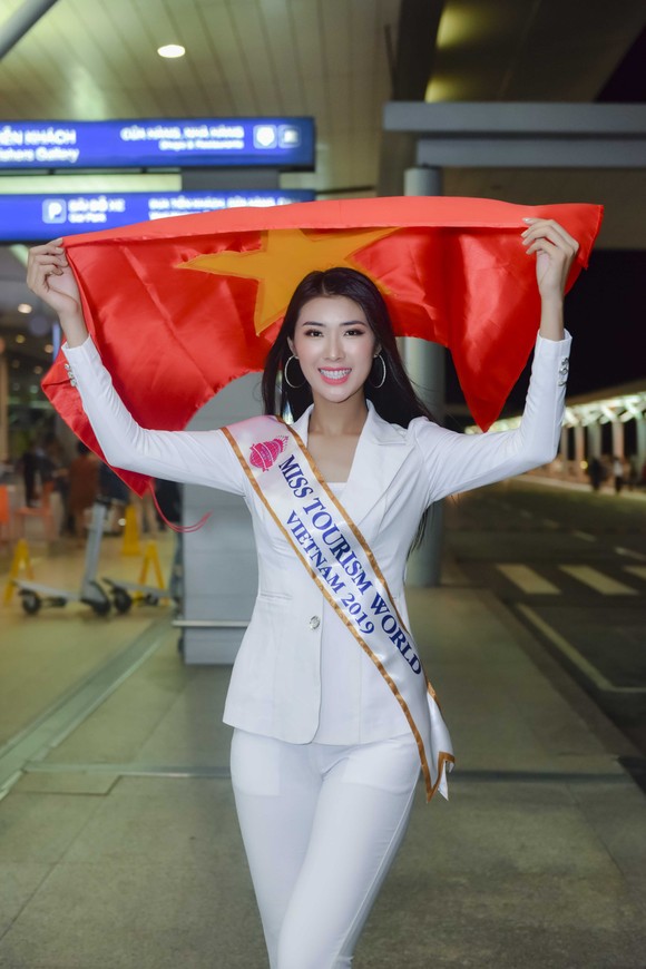 Nữ cử nhân bóng chuyền đại diện Việt Nam thi Miss Tourism World 2019 ảnh 1