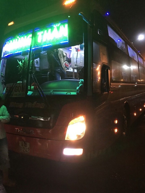 Gia Lai: Nhóm côn đồ chặn xe, tấn công tài xế xe khách trong đêm ảnh 2