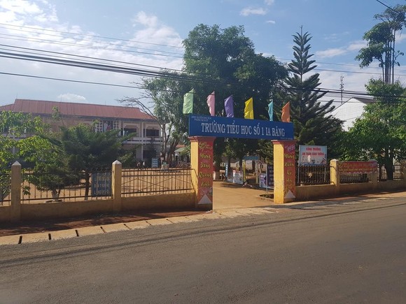 Cho thôi các chức vụ trong Đảng đối với Phó Bí thư Đảng ủy xã “rút ví” trúng má học sinh tiểu học ảnh 1