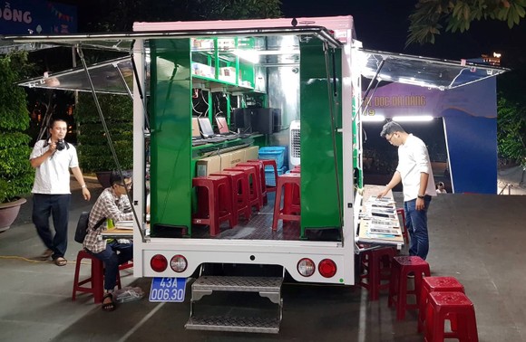 Mang “Ánh sáng tri thức” đến trường học thành phố Đà Nẵng ảnh 3