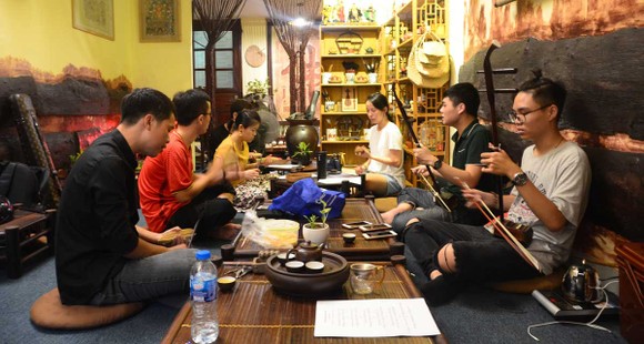 Tôi chèo về quê hương ảnh 1