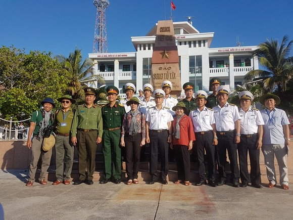 Kết thúc hải trình “Vì Trường Sa thân yêu – Vì tuyến đầu Tổ quốc” ảnh 4