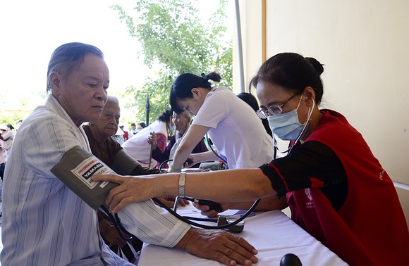 Hội Chữ thập đỏ TPHCM chung sức xây dựng nông thôn mới ảnh 1