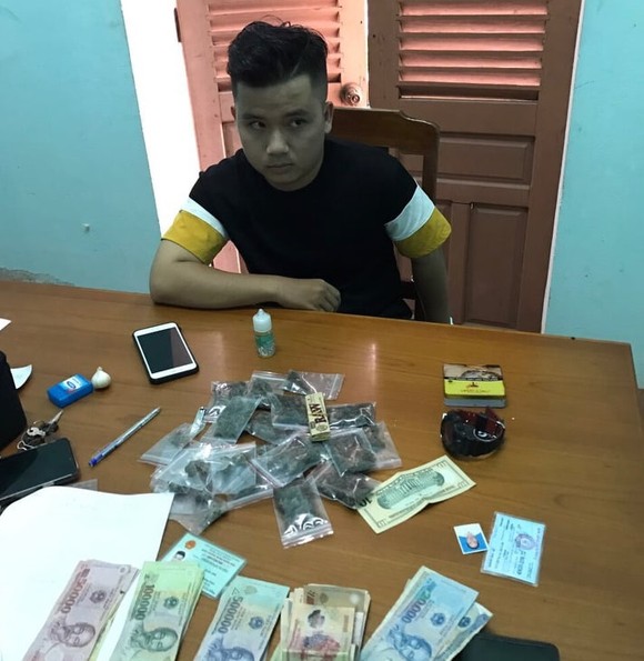 Bắt 2 sinh viên mua bán cần sa ảnh 1