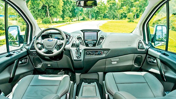 Ford Tourneo hoàn toàn mới ra mắt thị trường Việt Nam, đáp ứng nhu cầu vận chuyển 7 chỗ cao cấp ảnh 2