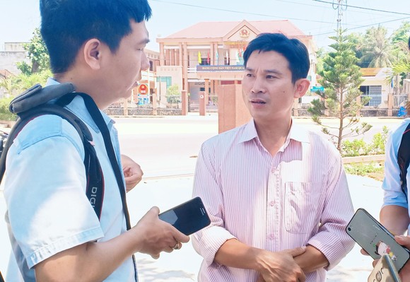 Gần 3 cây vàng vô chủ nhặt trong đống lúa được chia như thế nào? ảnh 3