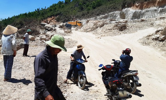Vụ đất tặc lộng hành đào phá núi Mò O: Vì sao chưa đối thoại, công khai kết quả xử lý? ảnh 1
