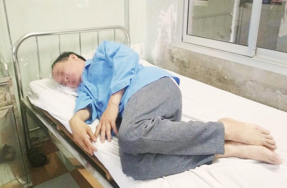 Bác sĩ đánh nhân viên điều dưỡng ngay tại nơi làm việc ảnh 1