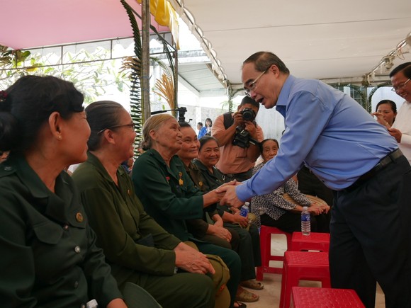 Bí thư Thành ủy TPHCM Nguyễn Thiện Nhân: Đoàn kết là sức mạnh góp phần xây dựng nông thôn mới ảnh 2