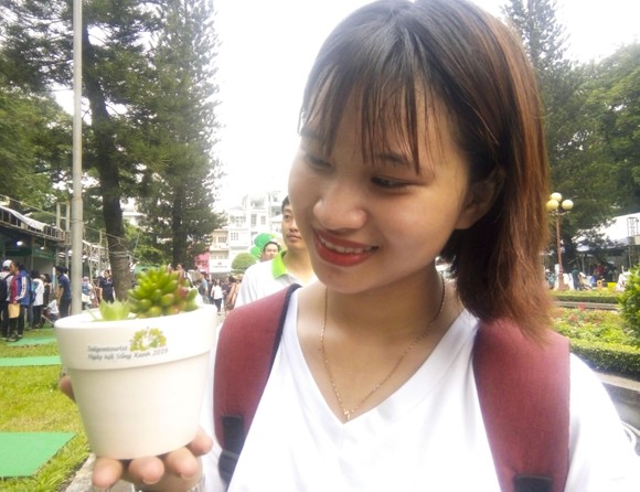 Đổi sách cũ lấy cây xanh tại Ngày hội sống xanh 2019 ảnh 3