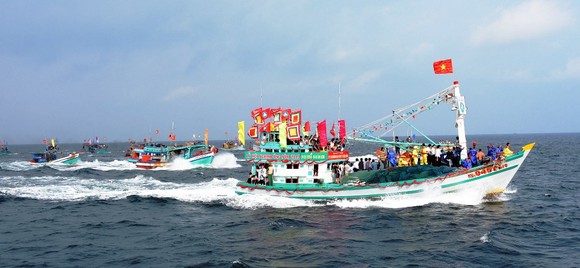 Tưng bừng lễ hội Nghinh Ông ở đảo Kiên Hải ảnh 2