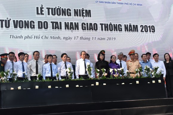 Tưởng niệm nạn nhân tai nạn giao thông: Nhớ người ra đi vì người ở lại ảnh 1