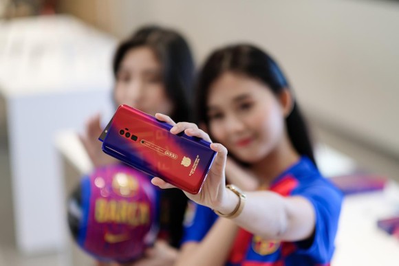 Oppo Reno Zoom 10x phiên bản đặc biệt Barcelona tại Việt Nam ảnh 2