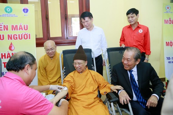 Hàng trăm tăng ni, phật tử tham dự ngày hội Hiến máu cứu người - Hành Bồ Tát đạo ảnh 1