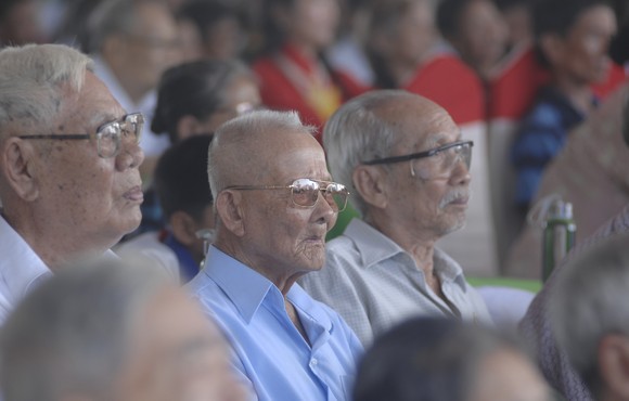 Khánh thành tượng đài tưởng niệm sự kiện tập kết 1954 ảnh 1