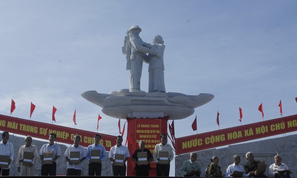 Khánh thành tượng đài tưởng niệm sự kiện tập kết 1954 ảnh 4