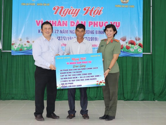 Ngày hội “Vì nhân dân phục vụ” tại huyện Cần Giờ ảnh 6