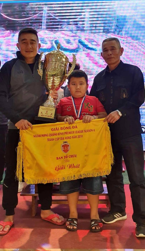 Ông bầu “chất chơi” và “đa năng” của làng phủi Quảng Bình ảnh 1