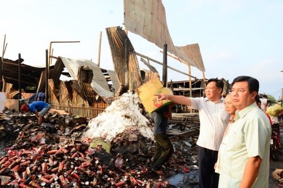Hỗ trợ các hộ dân và gia đình cháu gái tử vong khi bị cháy nhà ảnh 1