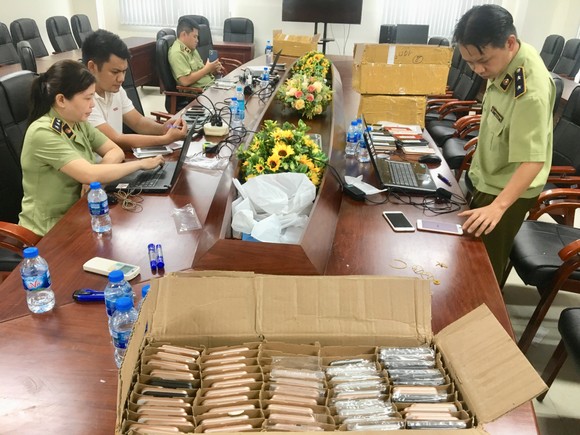 Tạm giữ 496 chiếc điện thoại Iphone đã qua sử dụng ảnh 3