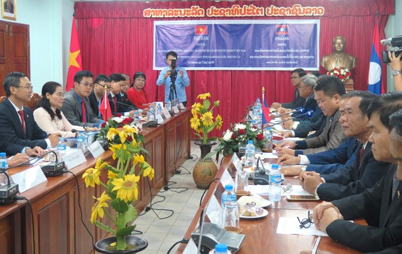 Lào đề nghị HĐND TPHCM chia sẻ kinh nghiệm phối hợp với chính quyền ảnh 1